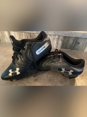 Under Armour Nitro Men's Black and Silver Football/Soccer Cleats